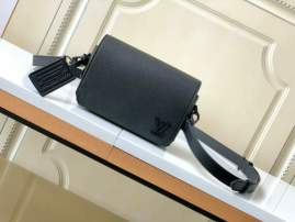 Picture of Louis Vuitton Mens Bags _SKUfw132371956fw